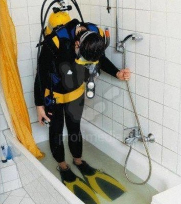 diver-bathtub.jpg