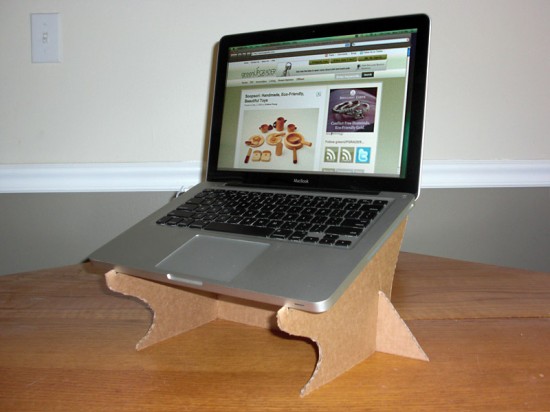 laptopstand-550x412.jpg