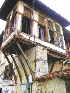 old_house_in_kastoria.jpg