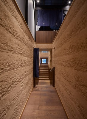 clayworks-clay-plasters-showroom-sustainable-design-surfacing_dezeen_2364_col_0-scaled.jpg