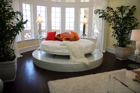 bdrm-bigstock-roundbed-rs.jpg