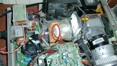 dlp reflector repair with car 35w xid bulb inside.JPG
